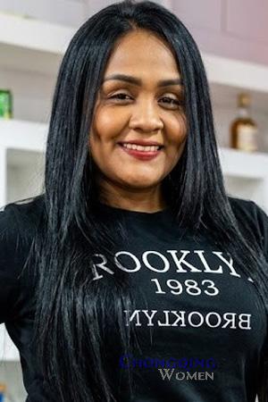 228100 - Gina Age: 37 - Colombia
