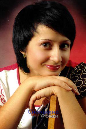 69034 - Ludmila Age: 31 - Russia