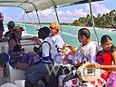 cartagena-women-boat-1104-15